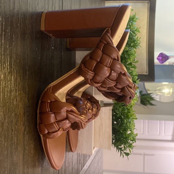 Brand new never worn shoes - Picture 2 of 5